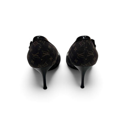 Louis Vuitton Monogram Buckle Pointed-Toe Heels